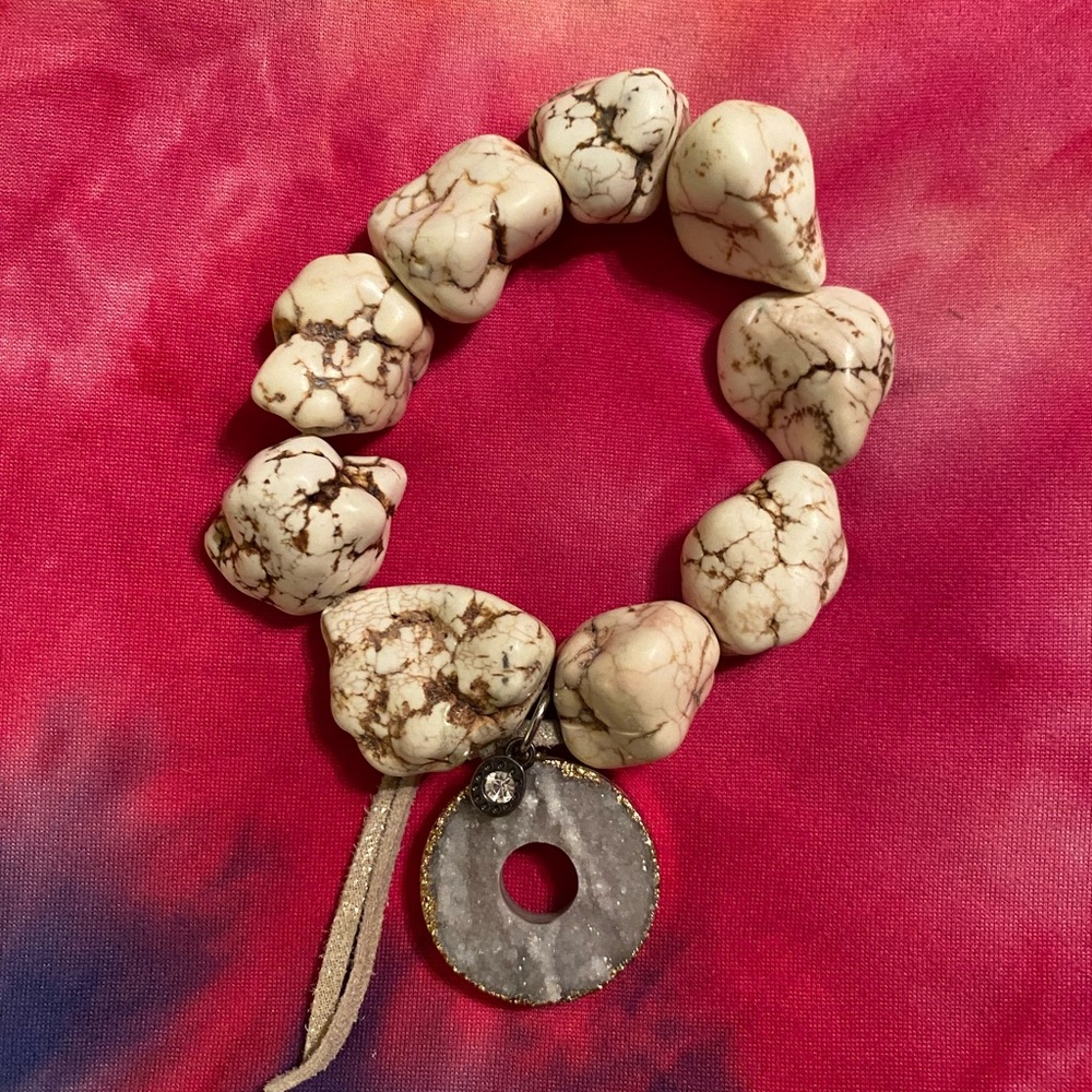Chunky White Howlite Stone Bracelet with Pendant